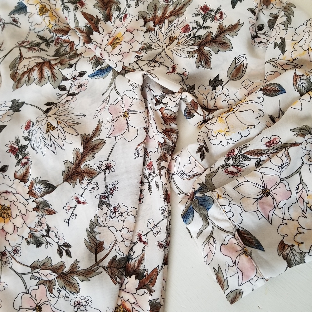 Philosophy Floral Blouse - Picture 4 of 6